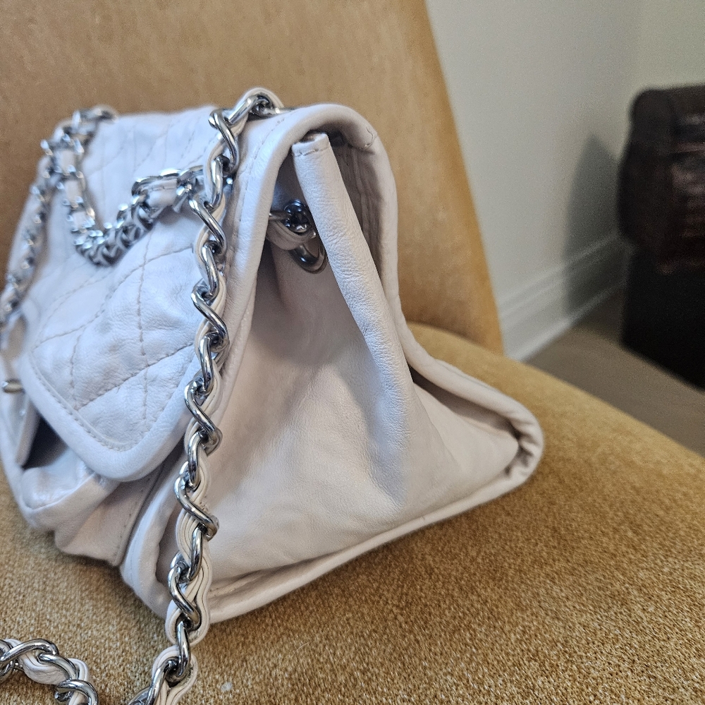 Chanel Ivory Quilted Shoulder Bag with Silver Hardware - Picture 3 of 8